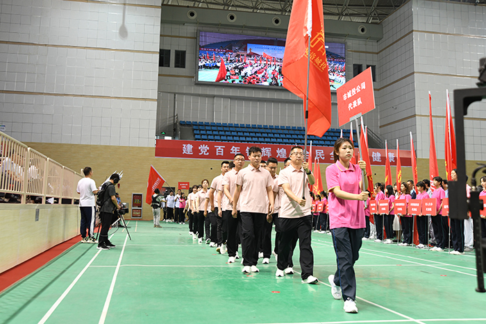 公司积极组织员工参加市区文明单位干部职工运动会